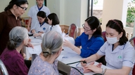 Soutenir les pêcheurs qui restent en mer grâce à des trousses de premiers secours empreintes de compassion.