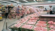 Harga daging babi hari ini, 14 April: Harga daging babi sejuk kekal stabil, harga babi hidup di Bandar Raya Ho Chi Minh kekal pada 69,000 VND/kg.