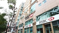 În ciuda scăderii profiturilor, venitul mediu al angajaților HSBC este de aproape 1 miliard VND pe an, mai mare decât cel al băncilor autohtone.