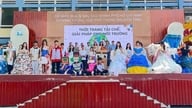 Превращая мусор в «подиум»: ученики средней школы Нгуен Трай произвели фурор, создав модную одежду из переработанных материалов.