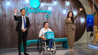 Trinh Thi Bich Nhus rejse fra en handicappet pige til en "svømmemester", der bryder alle grænser.