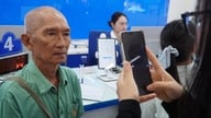 Af frygt for at deres SIM-kort ville blive blokeret, skyndte folk sig at gennemføre procedurerne for at bekræfte deres telefonabonnementer.