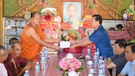 Binh Myn kunnan puoluekomitea ja paikallishallinto vierailivat ja toivottivat Chol Chnam Thmaylle uudenvuoden tervehdyksen.