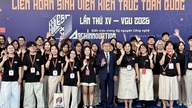 호찌민시 인민위원회 상임 부위원장이 전국 건축학생 축제에 참석했습니다.