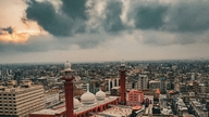 پاکستان در ساعات اوج مصرف، برق را موقتاً قطع می‌کند.