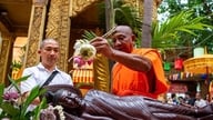 Trang nghiêm lễ tắm Phật của đồng bào Khmer tại TP HCM dịp Tết Chôl Chnăm Thmây