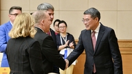 Прем'єр-міністр Ле Мінь Хун співпрацює з 52 провідними американськими компаніями.
