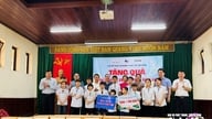 लाम हांग यंग इंटेलेक्चुअल्स एंड एंटरप्रेन्योर्स क्लब ने विन्ह में स्थित एसओएस चिल्ड्रन्स विलेज को उपहार दान किए।