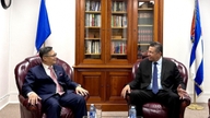 Η Πρέσβης του Βιετνάμ στη Γαλλία, Τριν Ντουκ Χάι, πραγματοποιεί εθιμοτυπική επίσκεψη στον Πρέσβη της Κούβας στη Γαλλία.