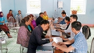 Lung Tam organiserer en "dag uden aftale" for at tjene folket i landsbyen Lung Hau.