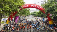 Over 260 cykelryttere konkurrerede ved Quang Tri Ancient Citadel og spredte et budskab om fred.