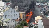 Um grande incêndio destruiu uma casa em Da Lat.