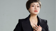 응옥 쿠에는 논란이 된 이야기들을 들려주고, 아들과 처음으로 특별한 시간을 보냅니다.