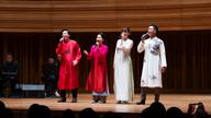 My Linh og Tran Manh Tuan bevægede publikum ved en Trinh Cong Son hyldestkoncert i Singapore.