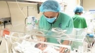 Den 120 dage lange "kamp" for en født baby, der kun vejer 500 gram og med en lægejournal, der viser en vægt på op til 2 kg.