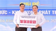 เขตฮวาคานห์ได้รับหนังสือ 1,550 เล่มสำหรับห้องสมุดชุมชน