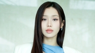Han Sara deltager i et diplomatisk arrangement på højt niveau, der bygger bro over den kulturelle kløft mellem Vietnam og Korea.
