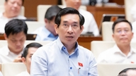 Repræsentant Nguyen Van Canh kom med forslag til at løse problemet med ekstra undervisning og supplerende klasser.