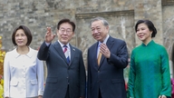 O Secretário-Geral, o Presidente do Vietname e o Presidente da Coreia do Sul assistiram a apresentações de música tradicional vietnamita e cantos cerimoniais.
