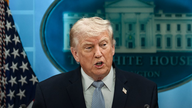 En majoritet av amerikanerna anser att Trump är ansvarig för de stigande bensinpriserna.