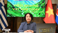 Vietnam tiedottaa kreikkalaiselle medialle saavutuksistaan ​​40 vuotta kestäneen Doi Moin (kunnostus) jälkeen.