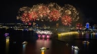 VUI-Fest Ha Long resmen başladı, binlerce turist keşfetmek için heyecanla bekliyor.