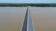 De Dai Ngai 2-brug zal naar verwachting op 30 april voor het verkeer worden opengesteld: hiermee worden de veerboten overbodig en komt Vinh Long met Can Tho te verbinden.