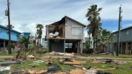 AS: Puting beliung membunuh sekurang-kurangnya dua orang dan memusnahkan banyak rumah.