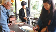 Jovens preservam o espírito do passado: trazendo o tradicional papel vietnamita dó de volta às suas raízes.