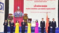 Varapresidentti myönsi Saigontourist Groupille ensimmäisen luokan työritarikunnan.