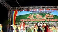 Quan Thanh 공동체는 "An Tinh Ru Gam" 민요 클럽을 출범시켰습니다.