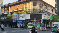 สถานที่พบปะสังสรรค์และร้องเพลงพื้นบ้านแบบดั้งเดิม ตั้งอยู่ติดกับตลาดเบ็นถัน
