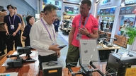 Peking zakázal prodej a přepravu dronů od 1. května; proč?
