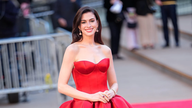 Anne Hathaway zamieniła trasę promocyjną filmu Diabeł ubiera się u Prady 2 w pokaz mody.