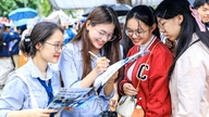 Menteri Pendidikan dan Latihan diberi kuasa untuk membubarkan universiti.