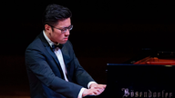 Luu Hong Quang fremfører en solovergivelse af Franz Liszts samlede mesterværker i Hanoi.