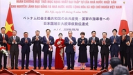 Japan awarded medals to former General Secretary Nong Duc Manh and former Prime Minister Nguyen Tan Dung.