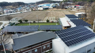 Den lille landsby samlede deres penge for at installere solenergi, og overskuddet blev brugt til et meningsfuldt formål.