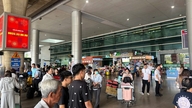 Aeroportul Tan Son Nhat a fost plin de oameni pe 3 mai.