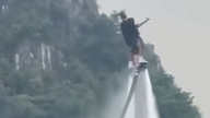 Podczas pokazu flyboardingu dwie osoby wpadły do ​​jeziora Nui Lon.