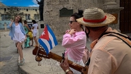 Du khách vẫn ‘đổ bộ’ đến Cuba bất chấp khó khăn do cấm vận