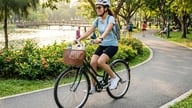 Andar de bicicleta todos os dias: um hábito simples que ajuda a manter o coração saudável e o nível de açúcar no sangue estável.