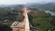 L'autoroute Tuyen Quang - Ha Giang, dont le coût dépasse 13,8 billions de VND, s'efforce d'être achevée et de réduire le temps de trajet.