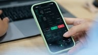 Vinh Hoan, «Pangasius-dronningen», taper midlertidig nesten 40 % på investeringene sine i NLG- og DXS-aksjer.