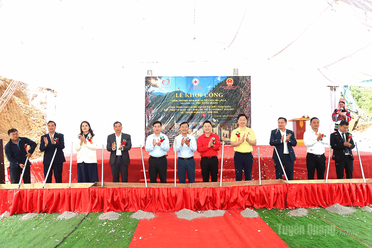 Pembinaan bermula di cawangan sekolah Ma Lau A di komune Lung Cu.