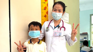Aivokalvontulehduksesta kärsivän pojan hengen pelastaminen Ho Chi Minh Cityssä.