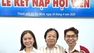 Lam Vy Da, Minh Du și Trong Nhan au fost emoționați în ziua în care au fost admiși ca membri ai Asociației Teatrului din Ho Chi Minh City.