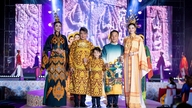 Vietnamilainen suunnittelija Viet Hung yhdistää cham pa -kulttuurin ao dai -asuihinsa (perinteiseen vietnamilaiseen pukeutumiseen).
