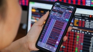 فروخت کا دباؤ تیز ہوا، جس کی وجہ سے سیشن کے اختتام پر VN-Index تیزی سے گر گیا۔