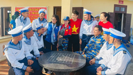 Hành trình đến với Trường Sa: Mang ra tình cảm, mang về niềm tin